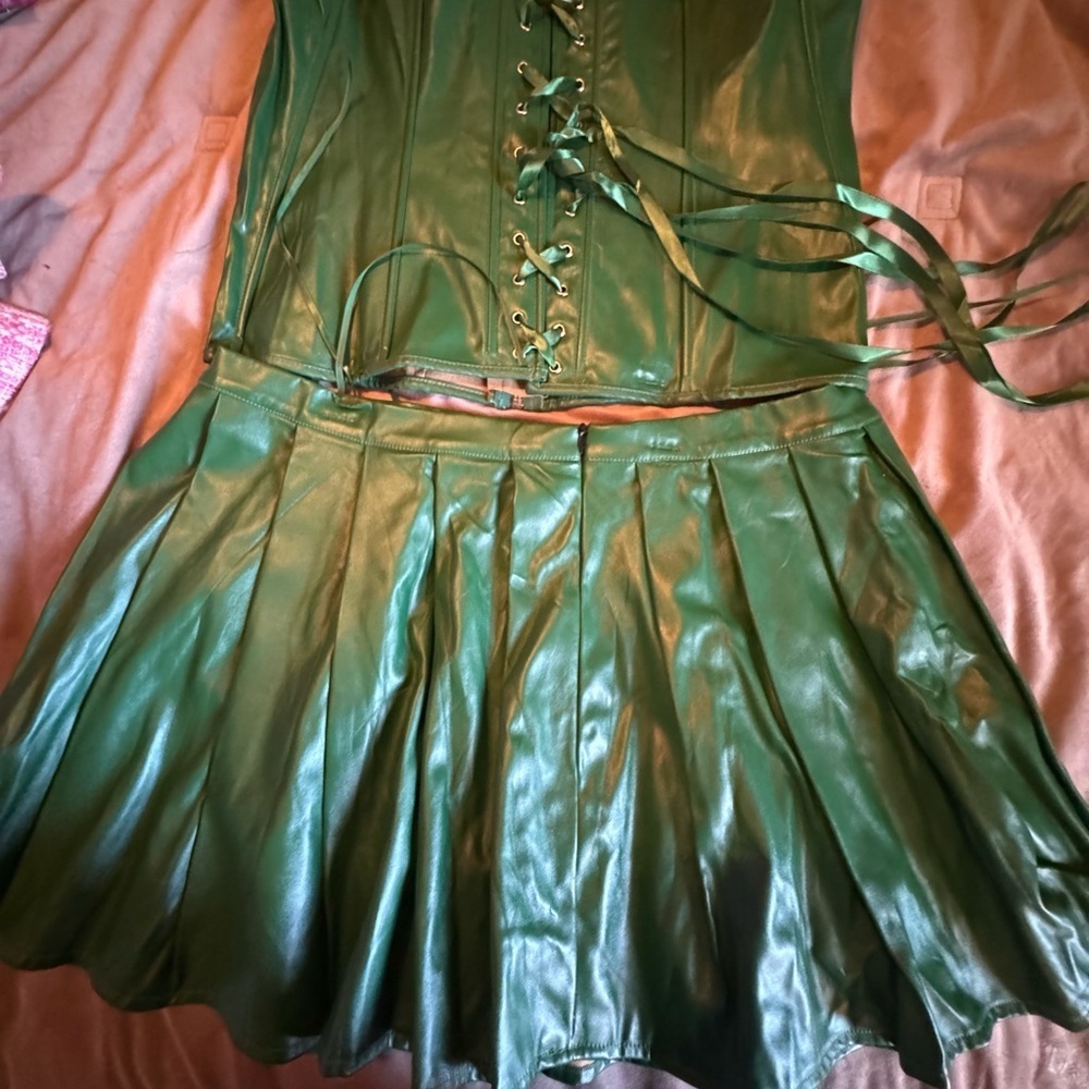 2 piece green Corset and skirt - Picture 5 of 10
